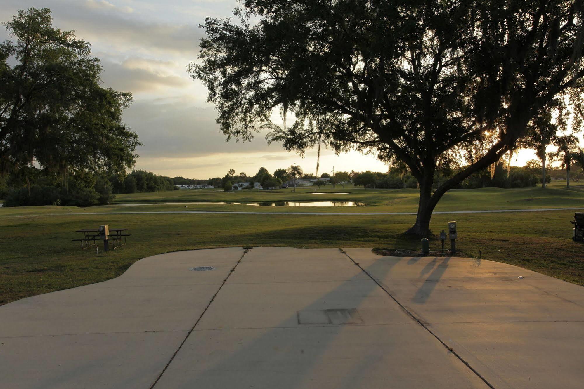 Clerbrook Golf & Rv Resort Caravan Park Clermont Zewnętrze zdjęcie